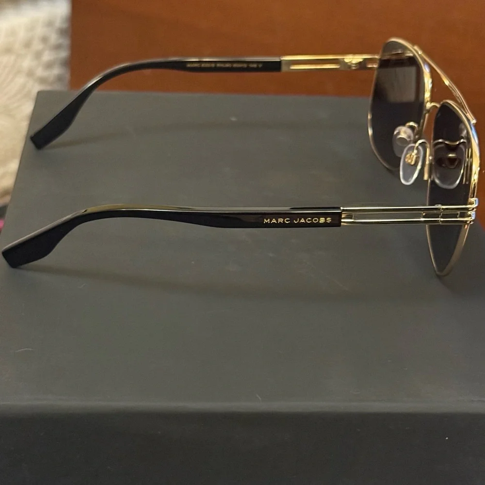 MARC JACOBS Men’s Aviator Sunglasses Gold & Black Gradient Lenses